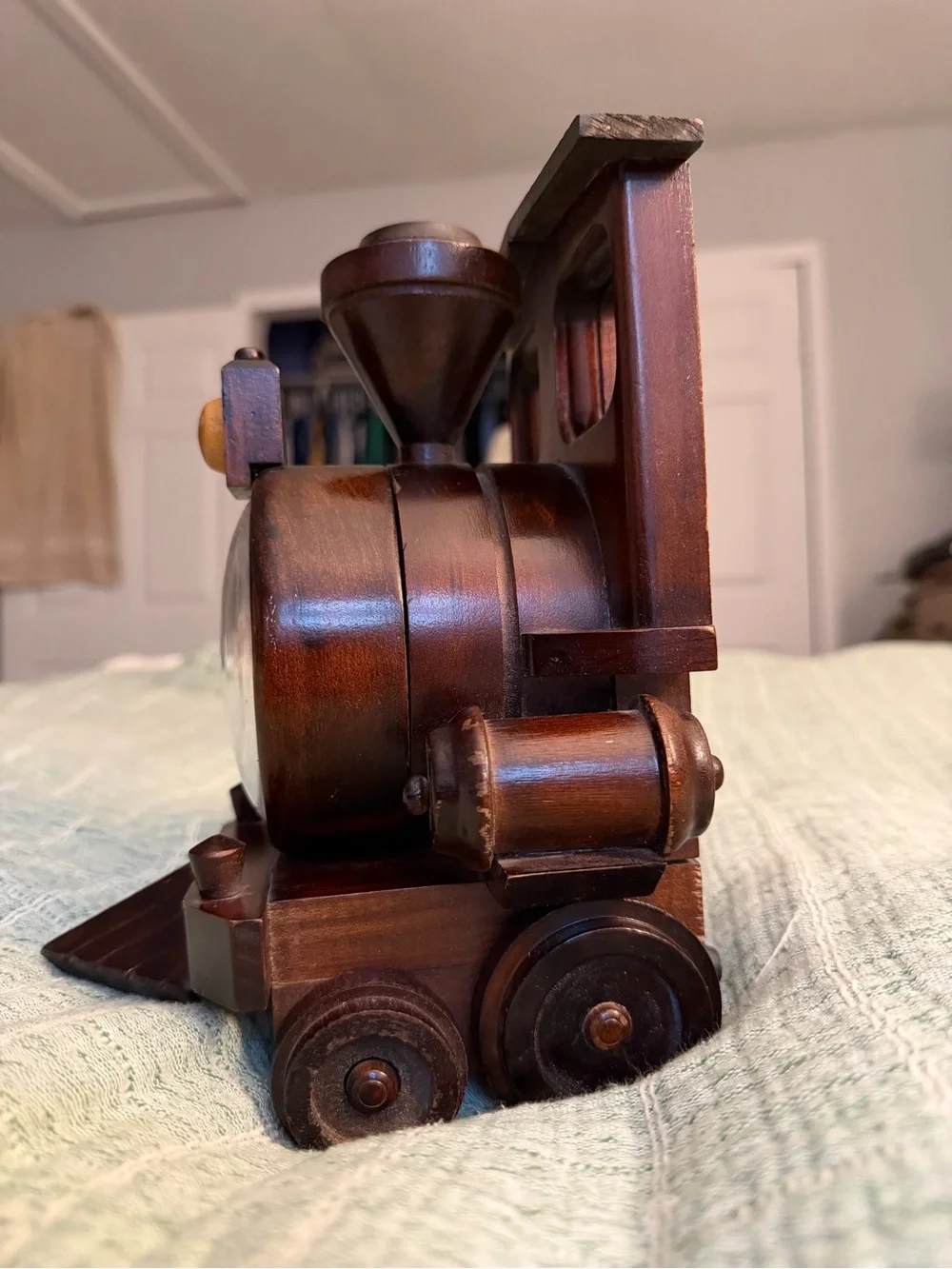 Vintage Wooden Railroad Steam Engine Quartz Train Clock Tochigi Tokei Co. Ltd